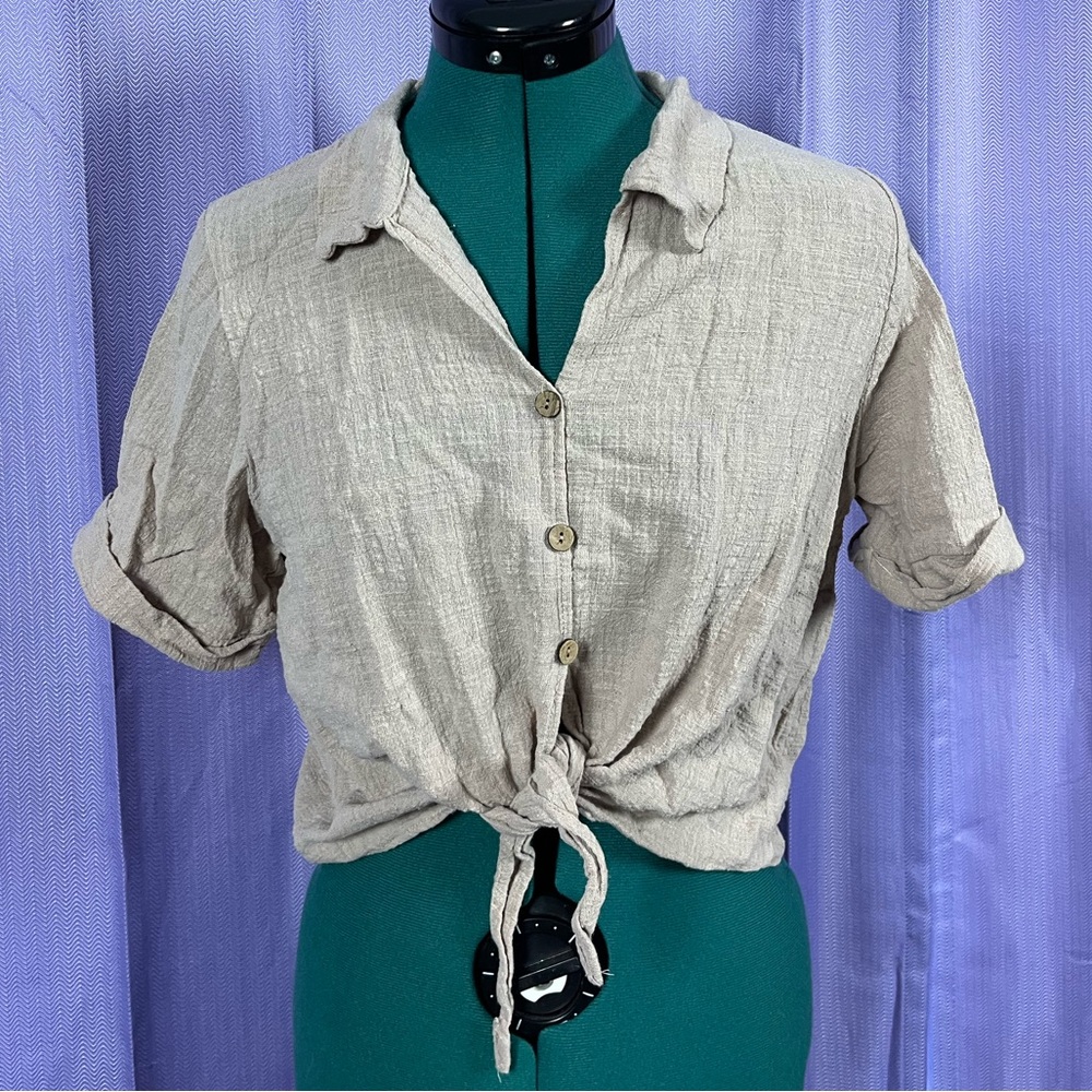 Potter’s Pot Beige Tie Front Crop Top